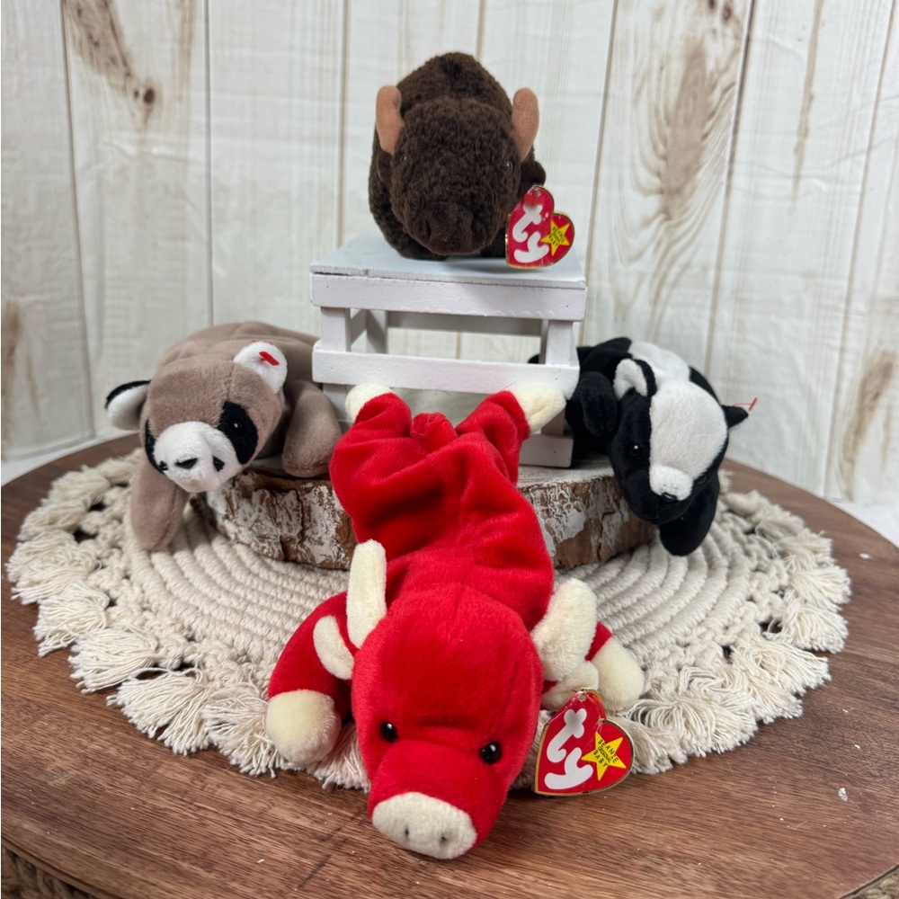 Ty beanie original baby Snort,buffalo,raccoon and Skunk.(set 4).